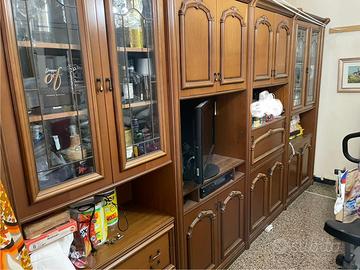 Mobile soggiorno in legno  con vetrine