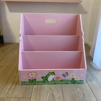 Libreria montessoriana e mensole per libri