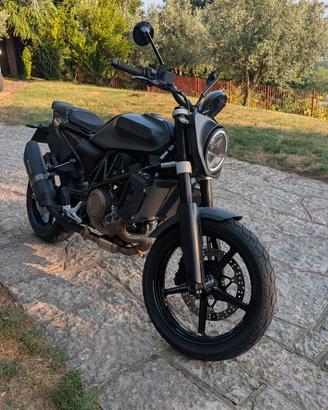 Husqvarna Svartpilen 701