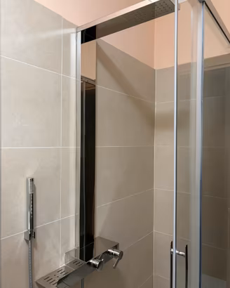 Pannello doccia acciaio inox + mensola e doccetta