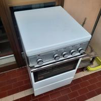 cucina a gas con forno e 4 fuochi marca  Zoppas