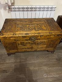 Cassa panca intarsiata .