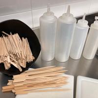 PORTA OLIO E ACETO PLASTICA + 2 TAGLIERI RISTORAZI