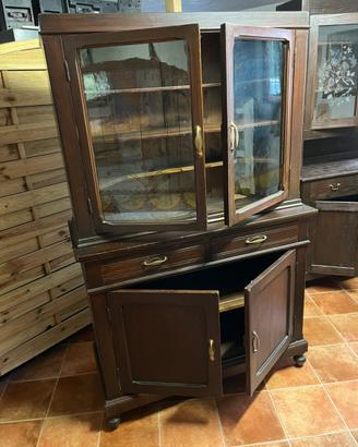 Vetrina in legno e vetro