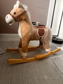 Cavalluccio a dondolo con suoni