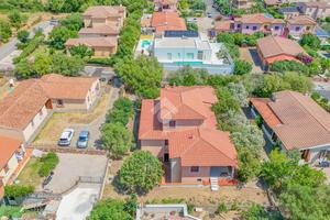 3 LOCALI A SAN TEODORO