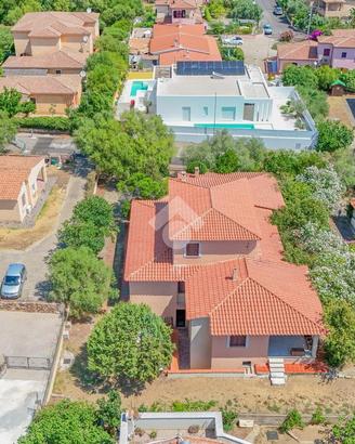 3 LOCALI A SAN TEODORO