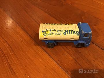 Majorette Ford cargo milk
