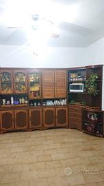 mobile da cucina o sala da pranzo. 