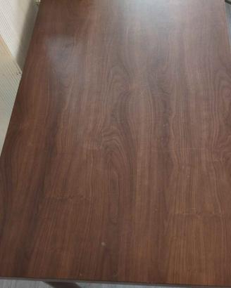 Tavolo in legno allungabile con cassetto
