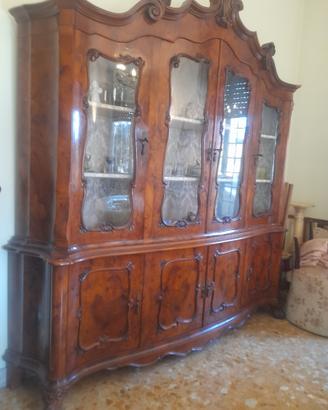 CREDENZA/VETRINA + TAVOLO ROTONDO RADICA DI NOCE