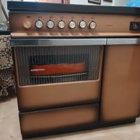 Vecchia cucina a gas Ariston