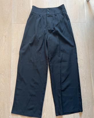 Pantaloni neri eleganti con due bottoni