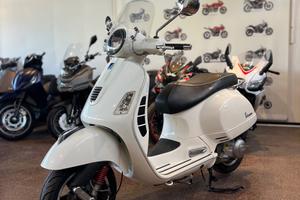 Piaggio Vespa 300 GTS Super