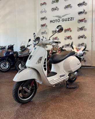Piaggio Vespa 300 GTS Super