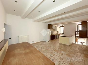 3 LOCALI A MONTE COMPATRI