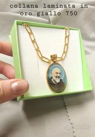 collana con ciondolo 