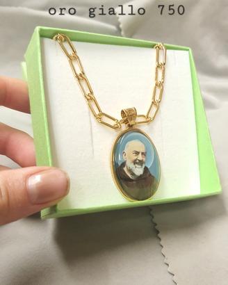 collana con ciondolo 