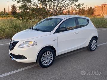 Lancia Ypsilon 0.9 TwinAir 85 CV 5 porte Metano Ec