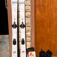 Sci Alpinismo attacchini pelli e scarponi