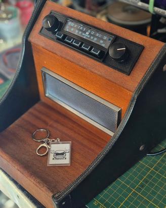 Mobiletto per auto storica e Autoradio Autovox