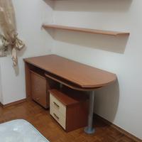 Scrivania con  appendice estensibile e cassettiera