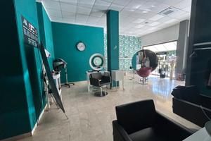 Parrucchiere pronto ad entrare libero da subito