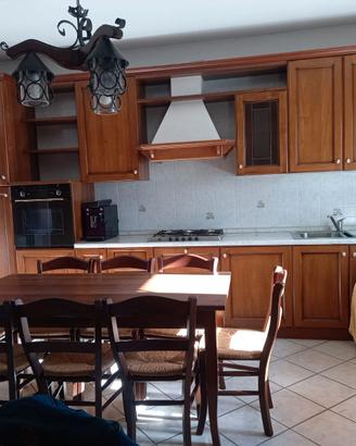 Cucina completa in legno massello con elettrodomes