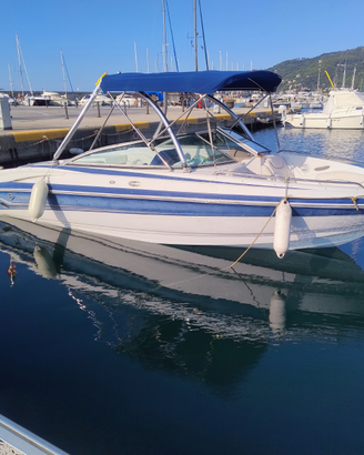Barca a motore