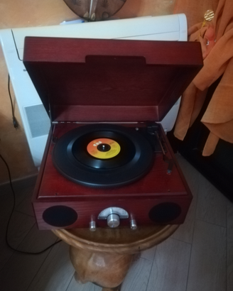 Giradischi con radio