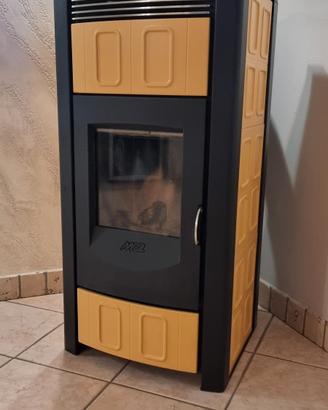Stufa a pellet MCZ 11,5 kW canalizzata.  