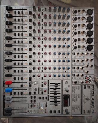 mixer audio behringer euro rack UB1832FX PRO