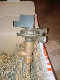 Valvola a tre vie pressostatica per caldaia Riello