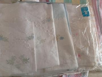 4 Asciugamani Lino ricamati a mano