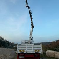 Iveco 145-17 con gru bonfiglioli 12.500 cn antenna