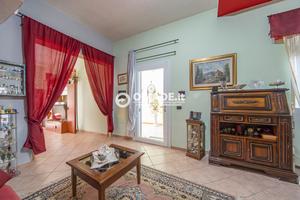 Uta - Rifinita indipendente con ampio cortile