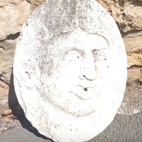 Mascherone in bassorilievo piscina fontana