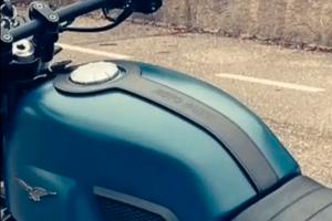 Cinghia serbatoio  Originale Moto Guzzi V7 e VIII