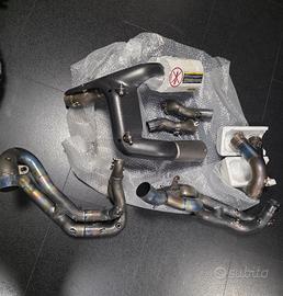 GRUPPO DI SCARICO COMPLETO IN TITANIO AKRAPOVIC PA