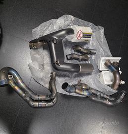 GRUPPO DI SCARICO COMPLETO IN TITANIO AKRAPOVIC PA