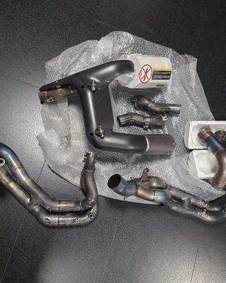 GRUPPO DI SCARICO COMPLETO IN TITANIO AKRAPOVIC PA