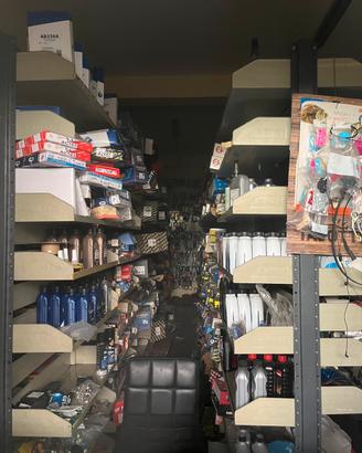 OFFICINA + MAGAZZINO RICAMBI