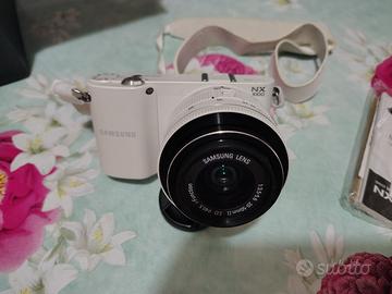 Fotocamera digitale mirrorless Samsung NX1000