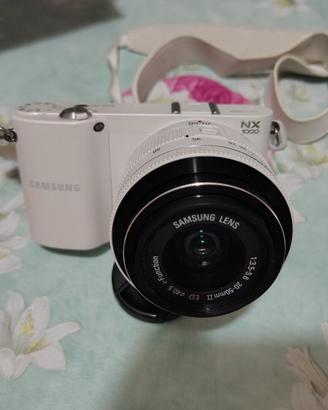 Fotocamera digitale mirrorless Samsung NX1000