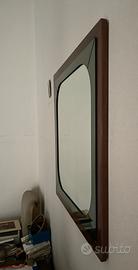 Specchio da parete anni '60 con cornice in legno