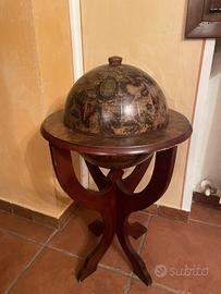 Mappamondo portabottiglie in legno