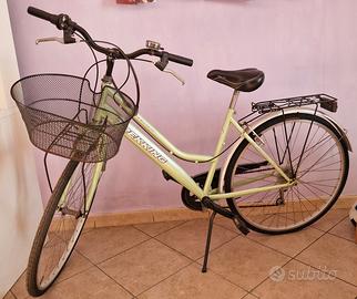 Bici da città con cestino e portapacchi – usata