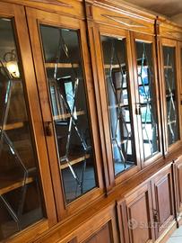 Cristalliera tutta in legno di ciliegio