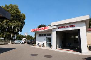 Attività di lavaggio auto a mano