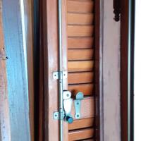 Porta finestra , telaio e persiana di legno